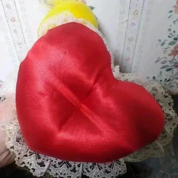 Vintage Tweety Bird Plush Red Heart Valentine's Gift - Picture 2 of 3